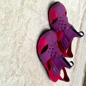 Girls Nike Sunray Protect sandals size 13